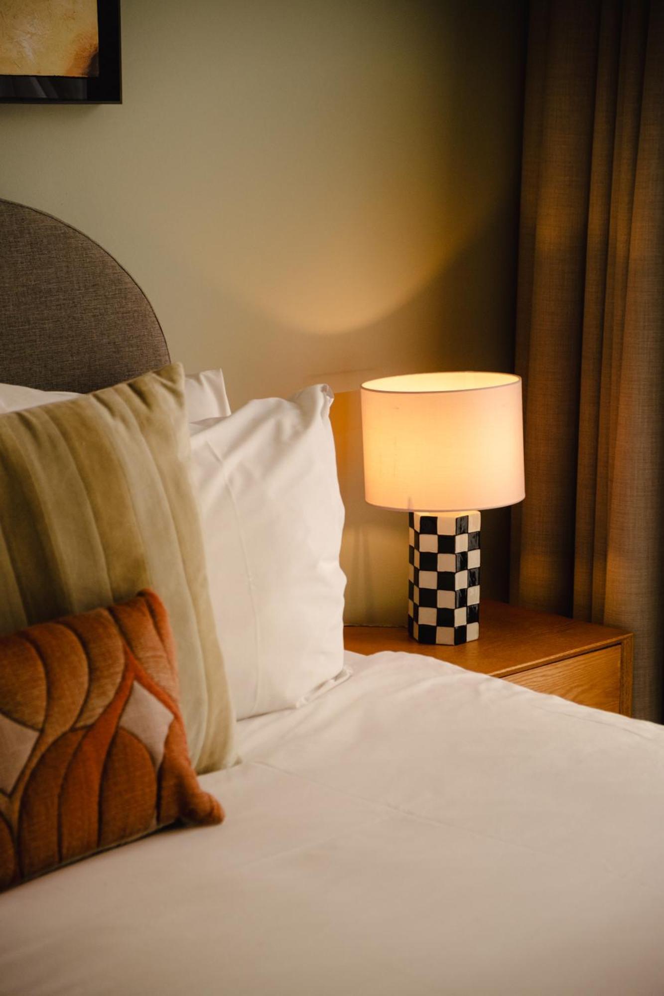 Finch Boutique Hotel, Downtown 迪温特 外观 照片